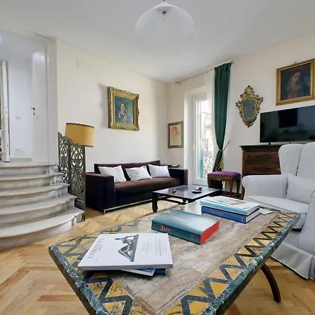 On The Steps Apartment *