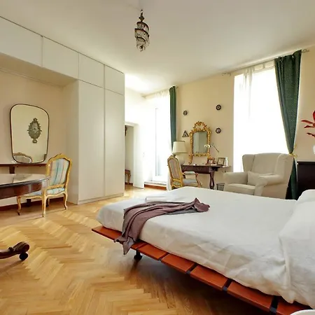 Apartment On The Steps