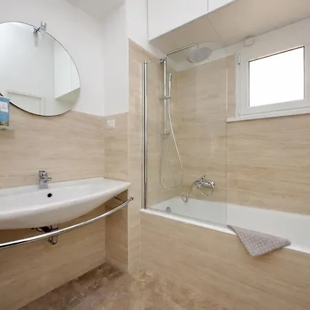 On The Steps Apartment *