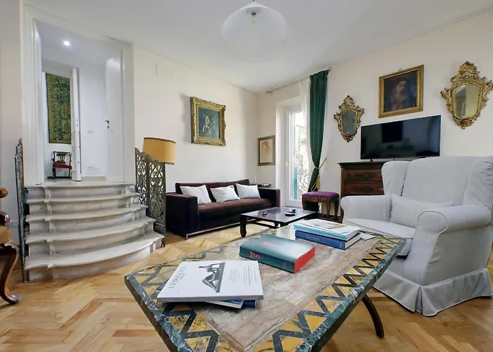 On The Steps Apartment *