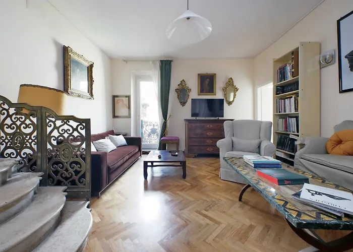 Apartment On The Steps *